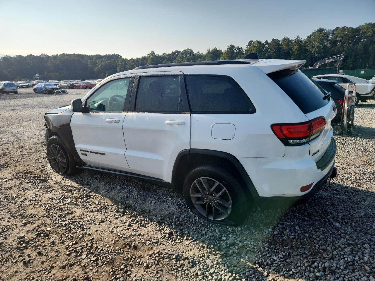 2016 Jeep Grand Cherokee Laredo - Фото 2
