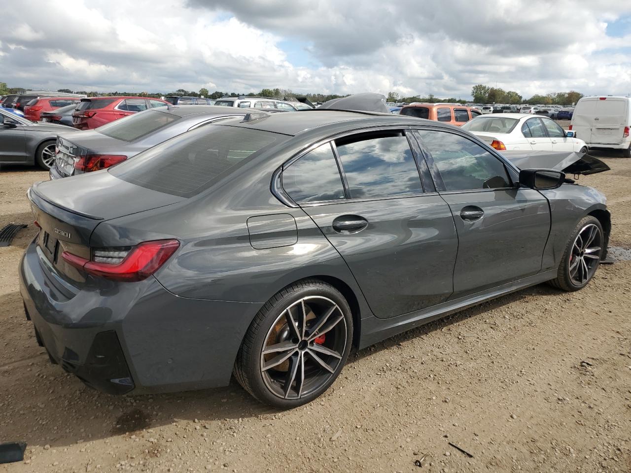 2024 BMW 330Xi - Image 3