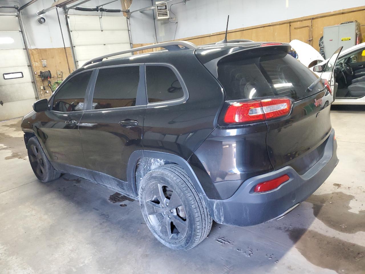 2016 Jeep Cherokee Latitude - Фото 2