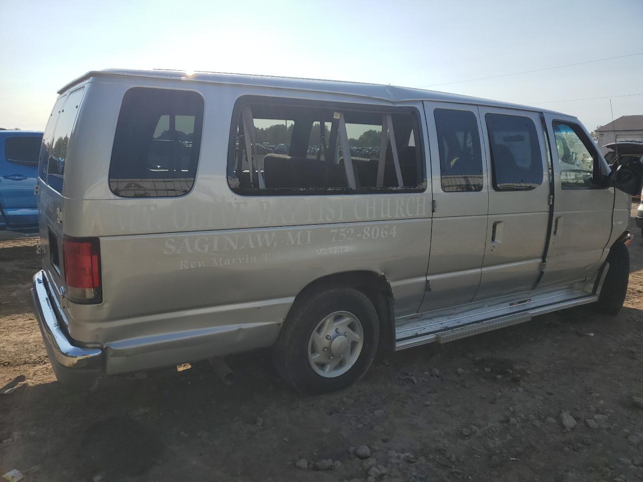 2000 Ford Econoline E350 Super Duty Wagon - Фото 3