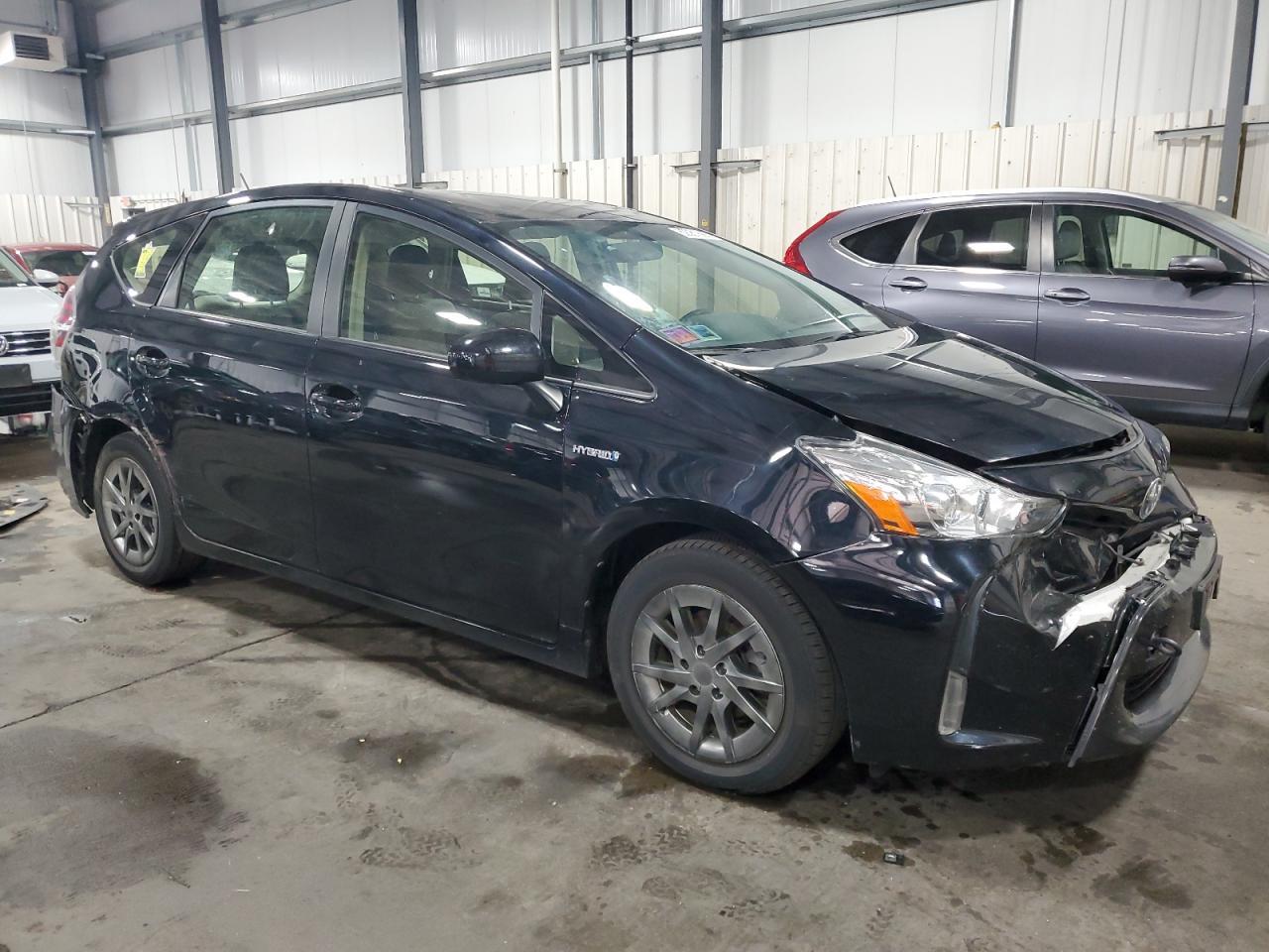 2015 Toyota Prius V - Image 4