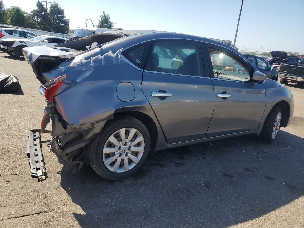 2016 Nissan Sentra S - Фото 3