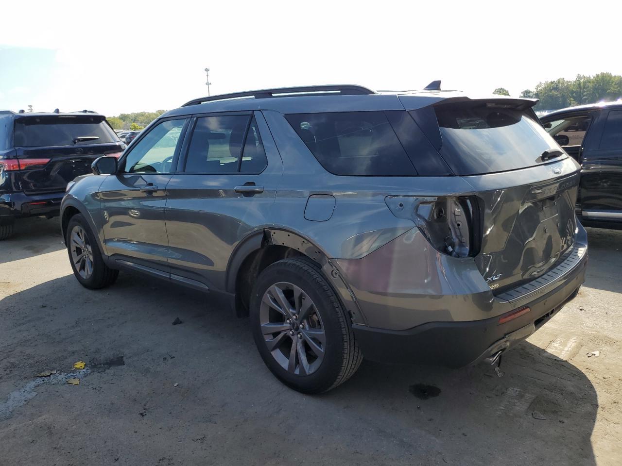2023 Ford Explorer Xlt - Image 2