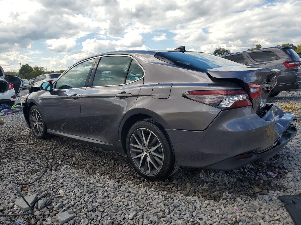 2022 Toyota Camry Xle - Image 2