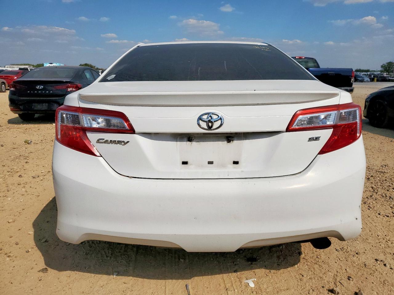 2014 Toyota Camry L - Фото 6