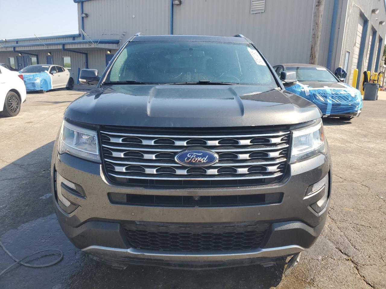 2017 Ford Explorer Limited - Image 5