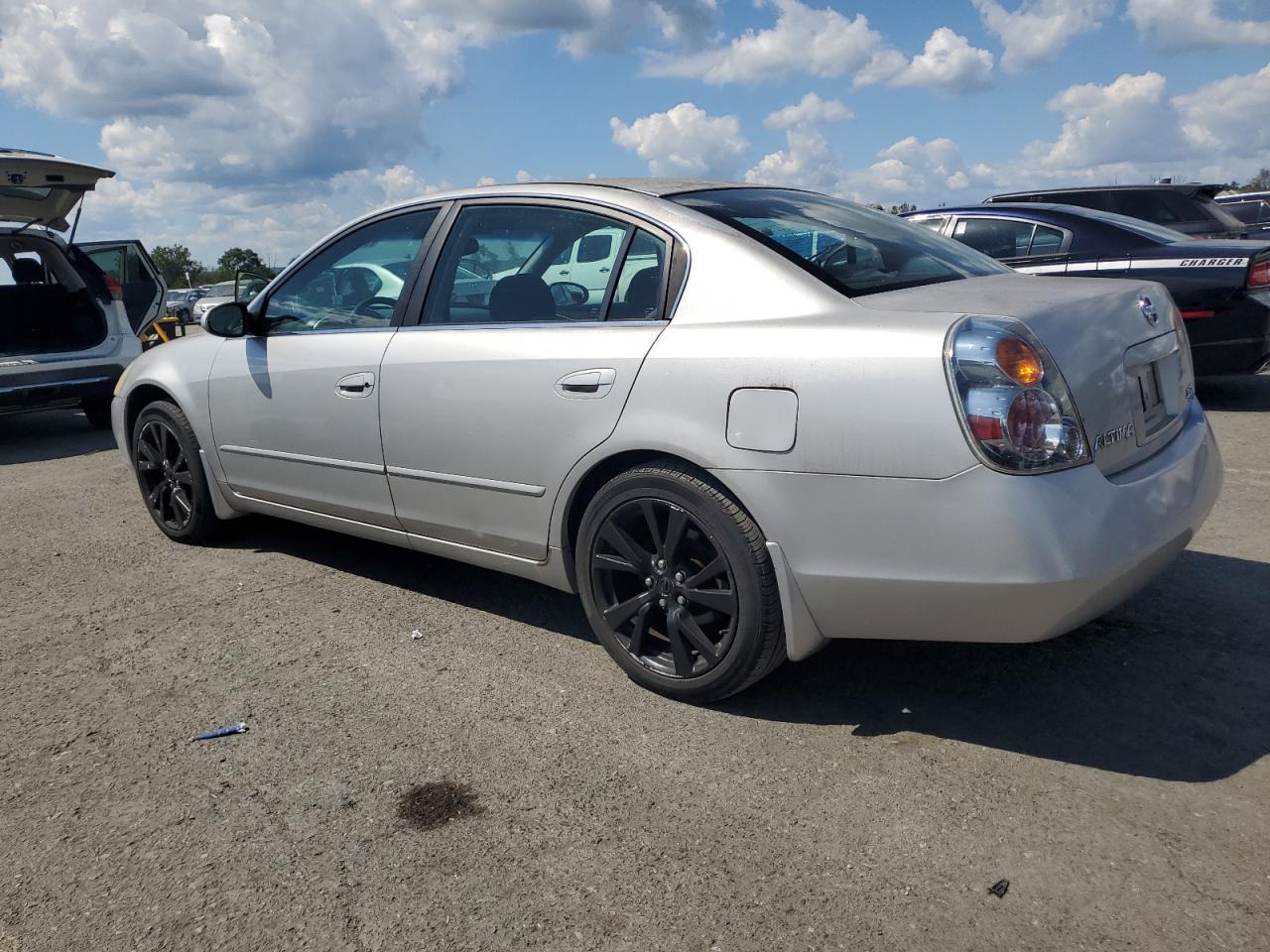 2004 Nissan Altima - Image 2