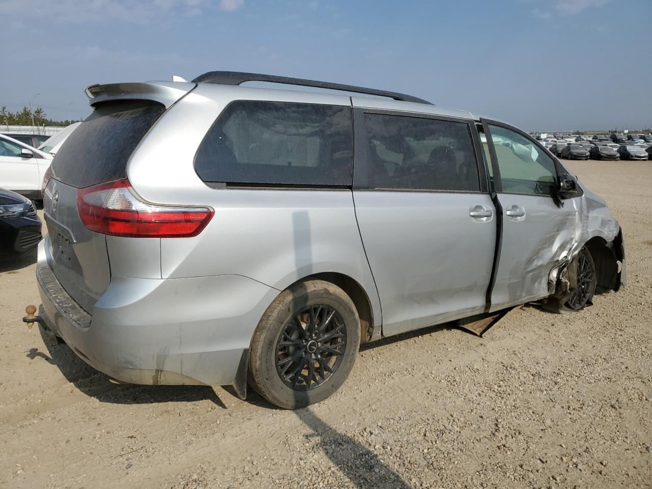 2020 Toyota Sienna Le - Фото 3