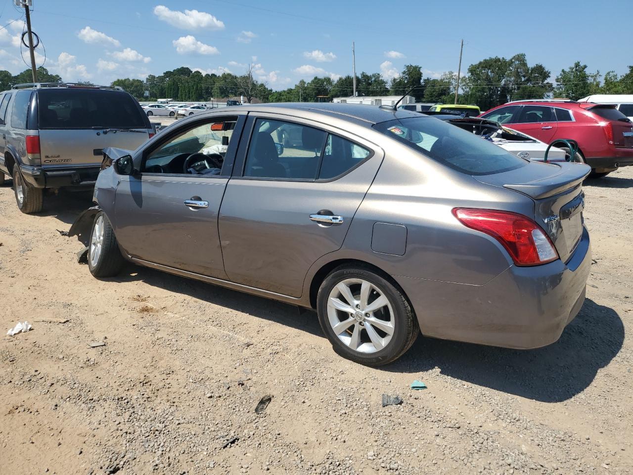 2015 Nissan Versa S - Фото 2
