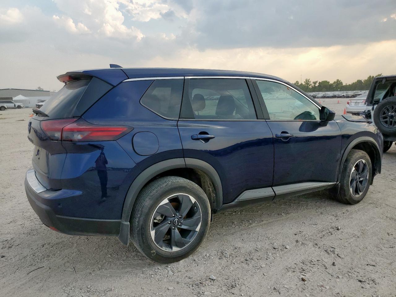 2025 Nissan Rogue Sv - Image 3