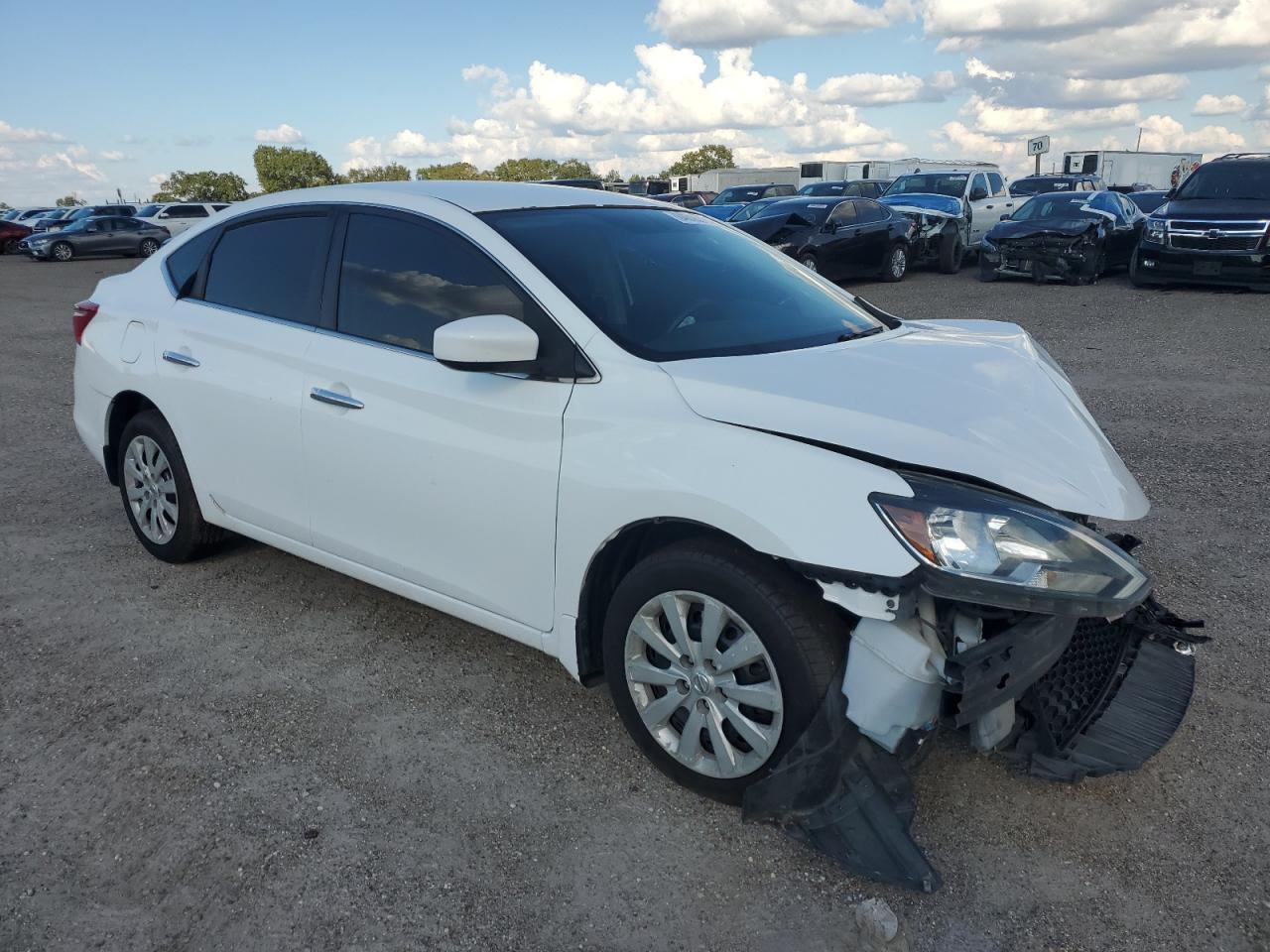 2017 Nissan Sentra S - Фото 4