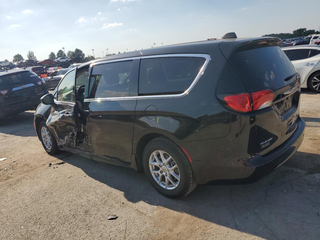 2023 Chrysler Voyager Lx - Image 2