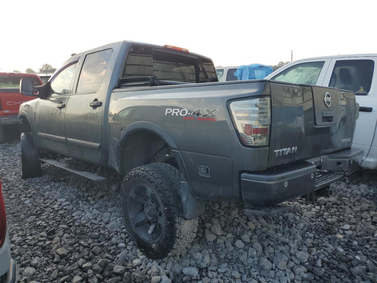 2012 Nissan Titan S - Фото 2