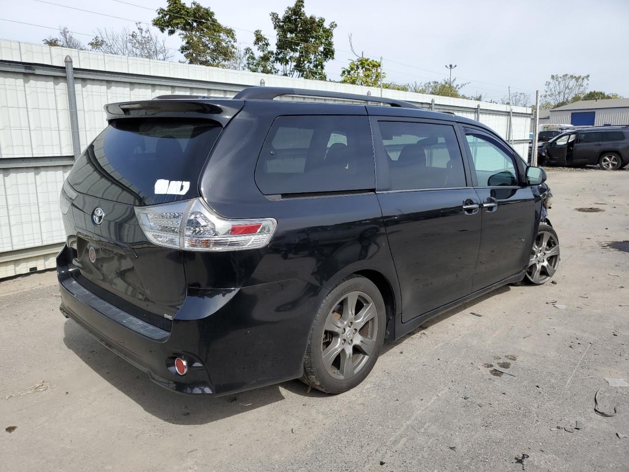 2017 Toyota Sienna Se - Image 3