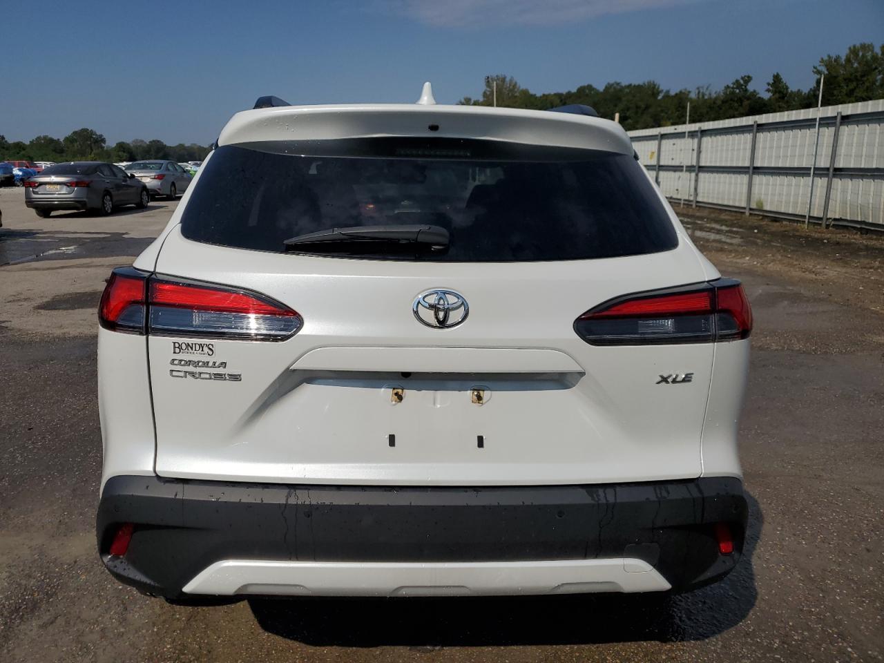 2023 Toyota Corolla Cross Xle - Image 6