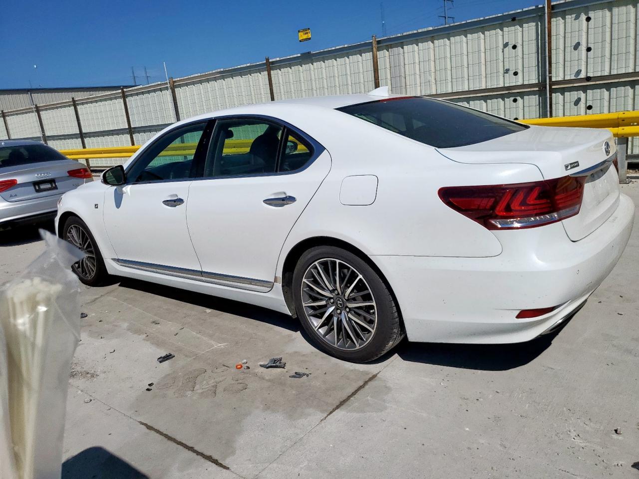 2015 Lexus Ls 460 - Image 2