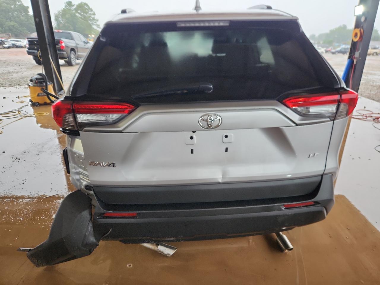 2020 Toyota Rav4 Le - Фото 6