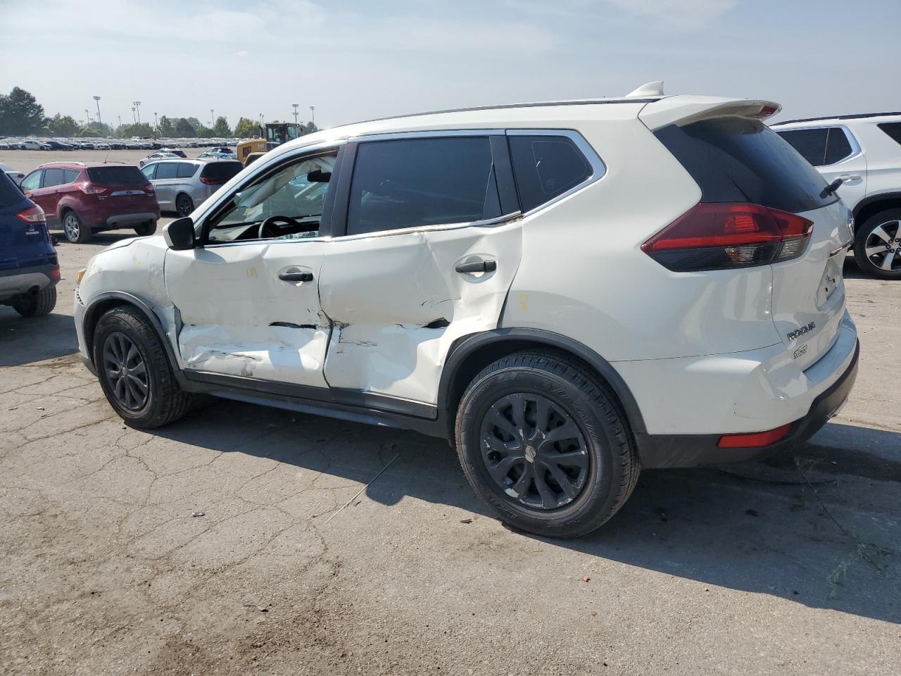 2020 Nissan Rogue S - Фото 2