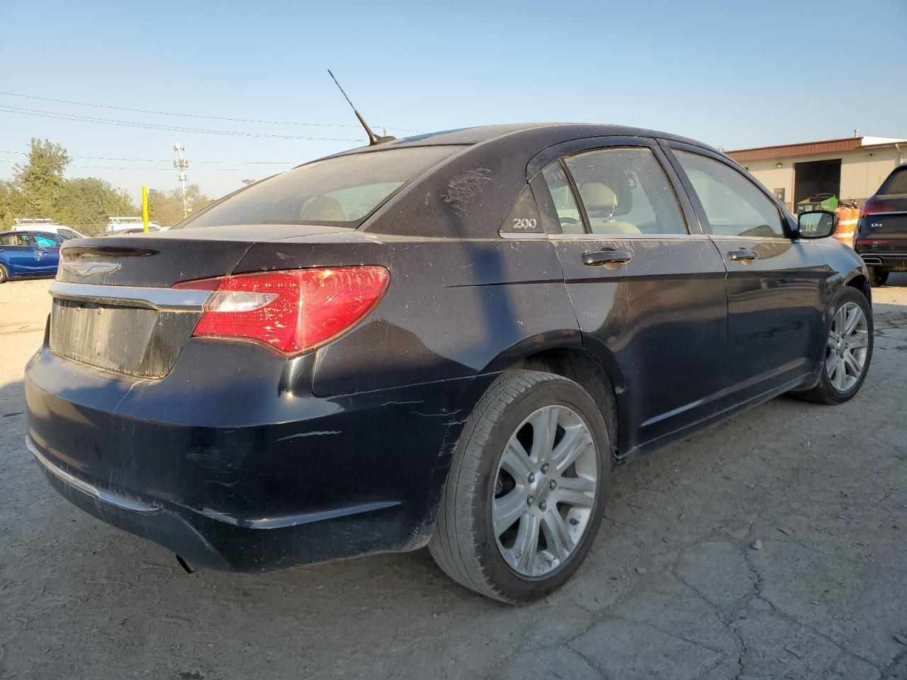 2011 Chrysler 200 Touring - Фото 3