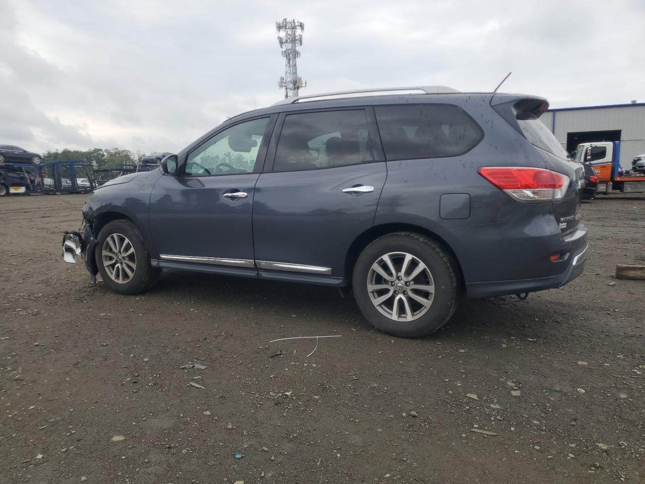 2014 Nissan Pathfinder S - Фото 2