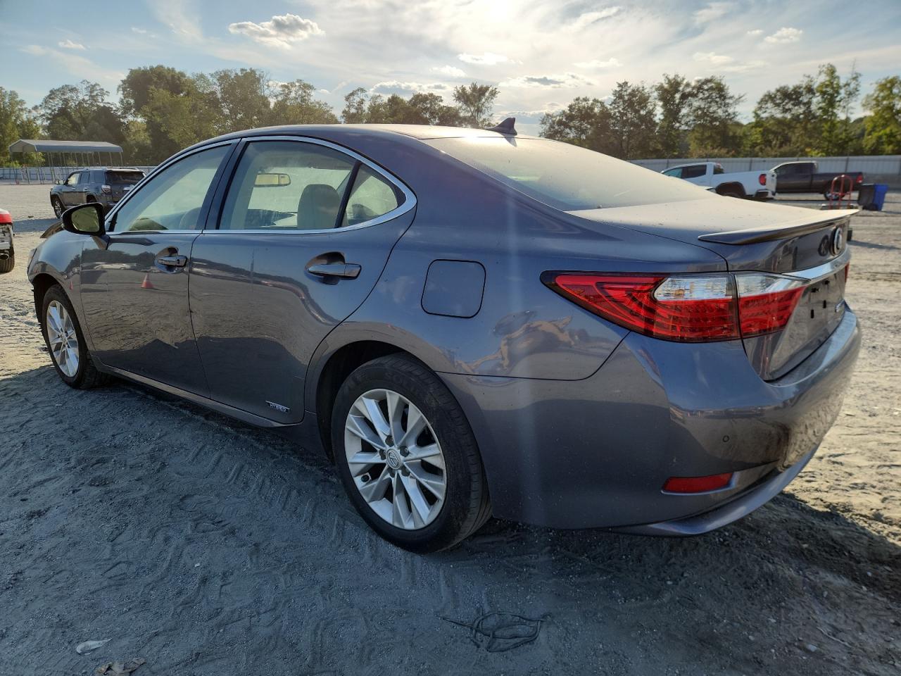 2014 Lexus Es 300H - Фото 2