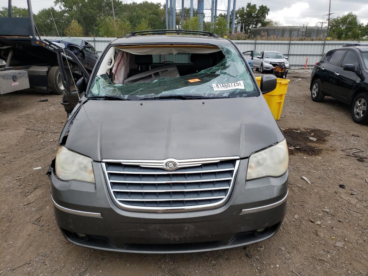 2010 Chrysler Town & Country Touring - Фото 5