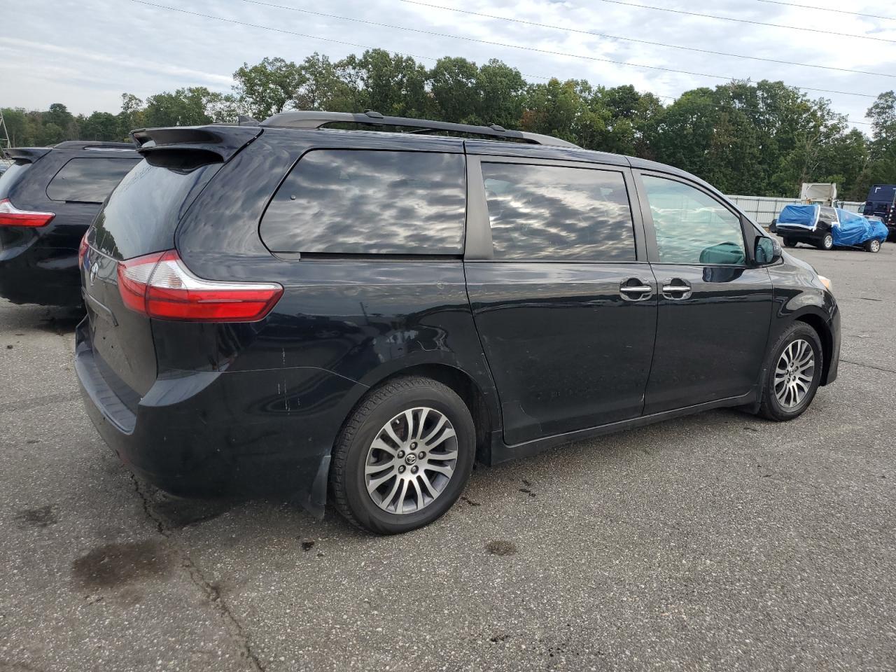 2018 Toyota Sienna Xle - Фото 3