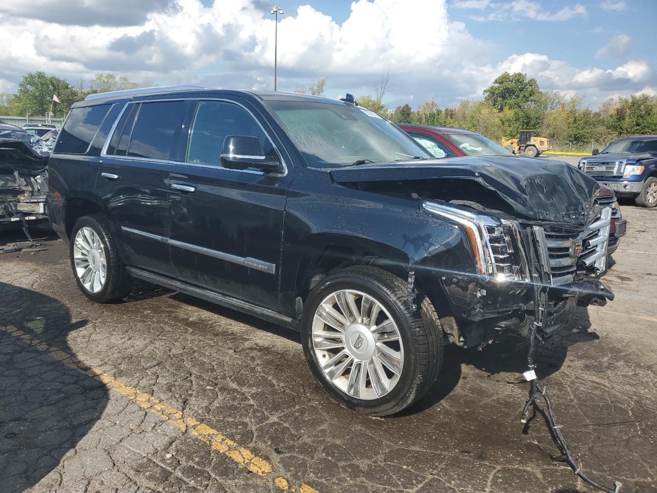 2016 Cadillac Escalade Platinum - Image 4