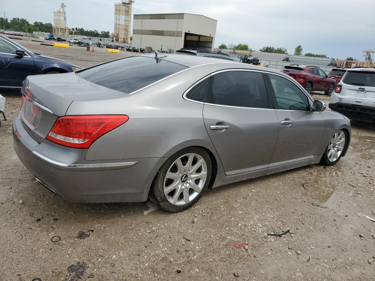 2012 Hyundai Equus Signature - Image 3