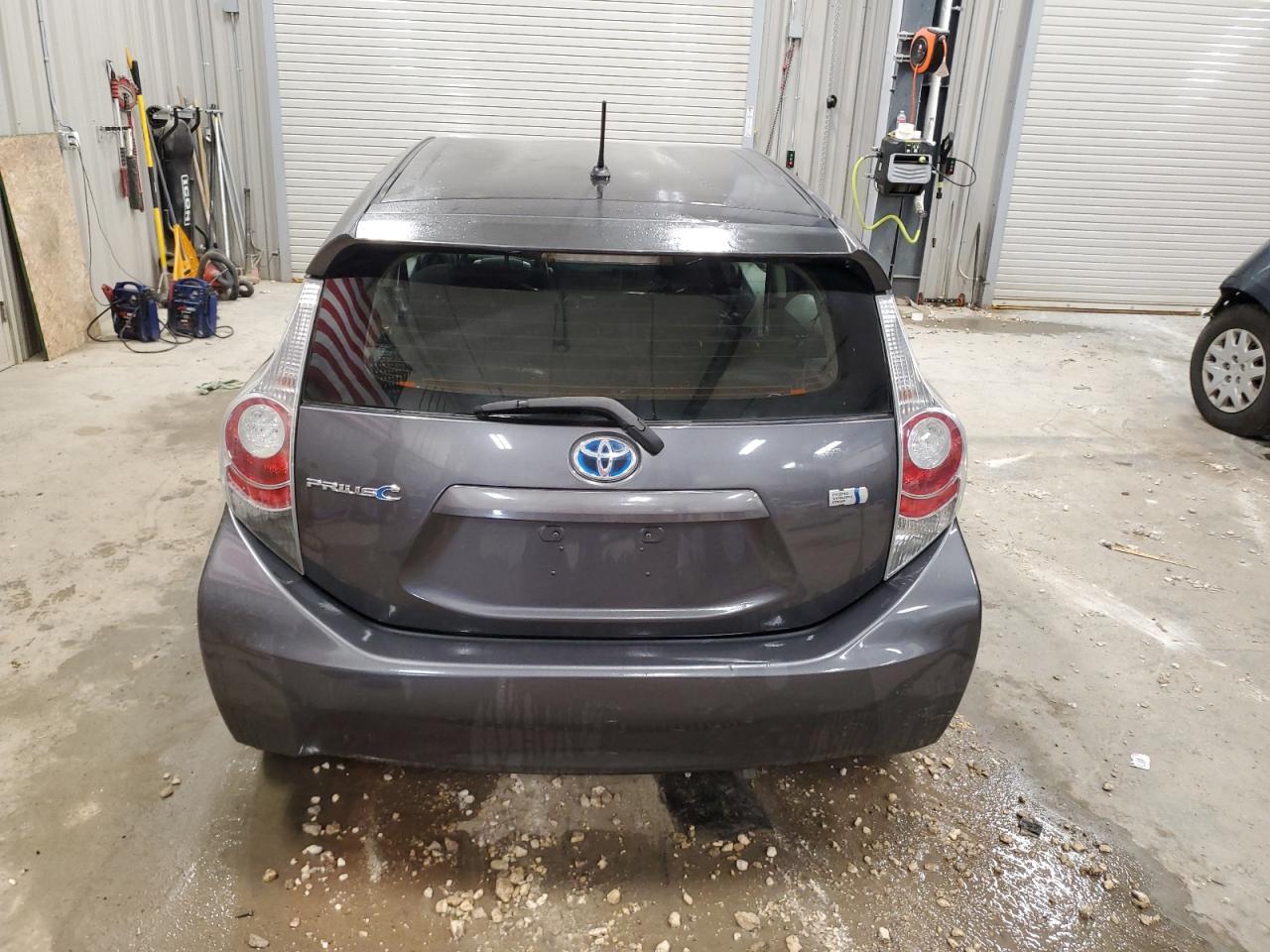 2014 Toyota Prius C - Image 6