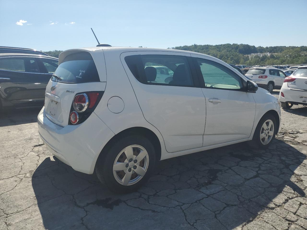 2016 Chevrolet Sonic - Фото 3