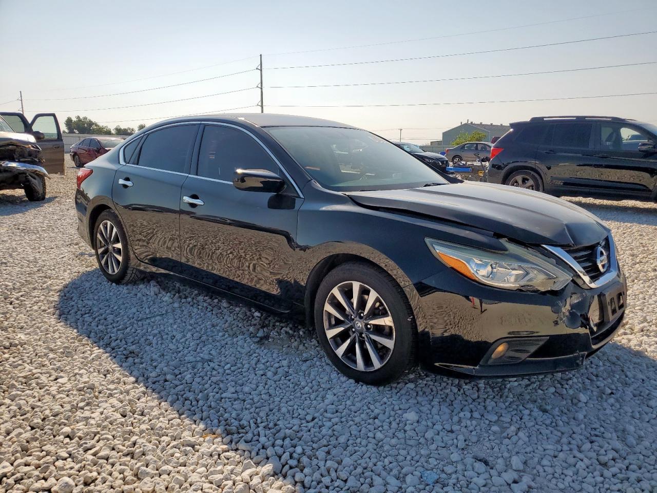 2017 Nissan Altima 2.5 - Image 4