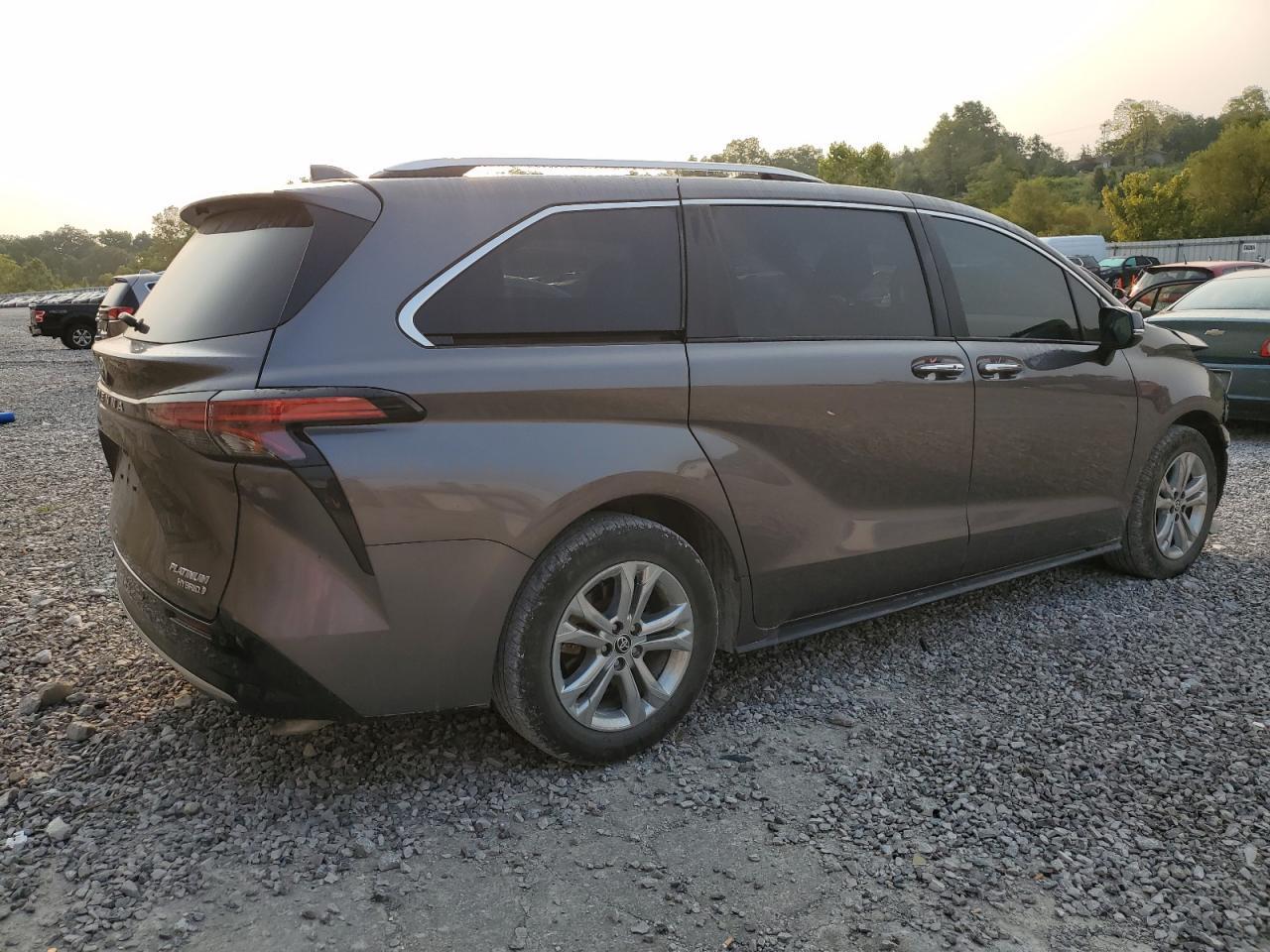 2024 Toyota Sienna Limited - Фото 3