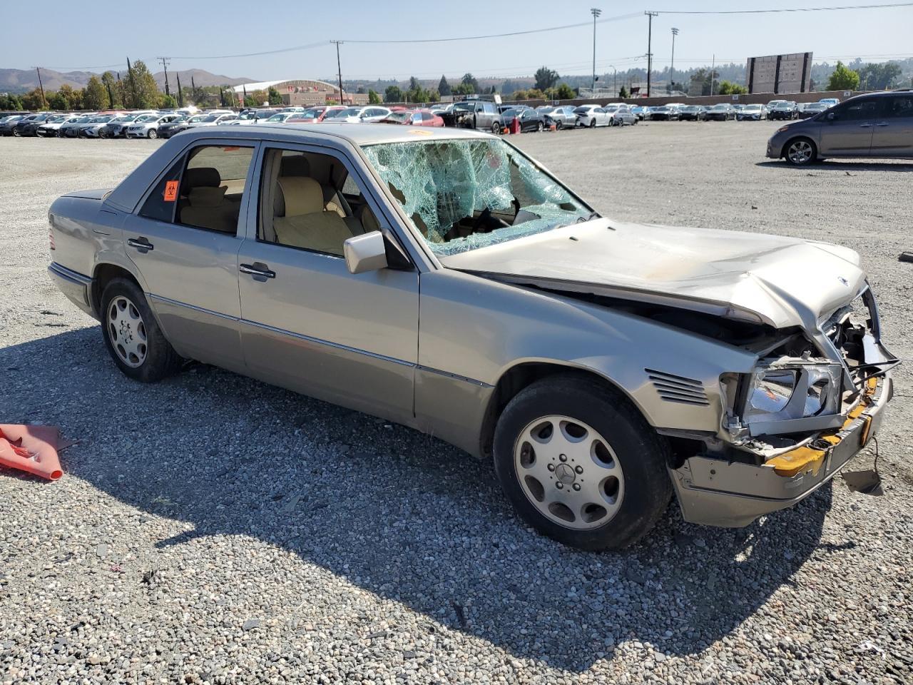 1995 Mercedes-Benz E 300D - Фото 4