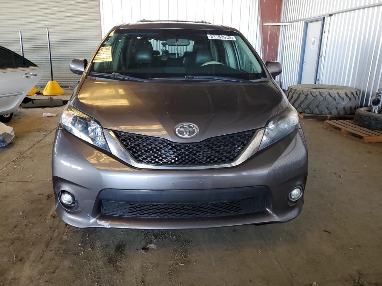 2014 Toyota Sienna Sport - Image 5