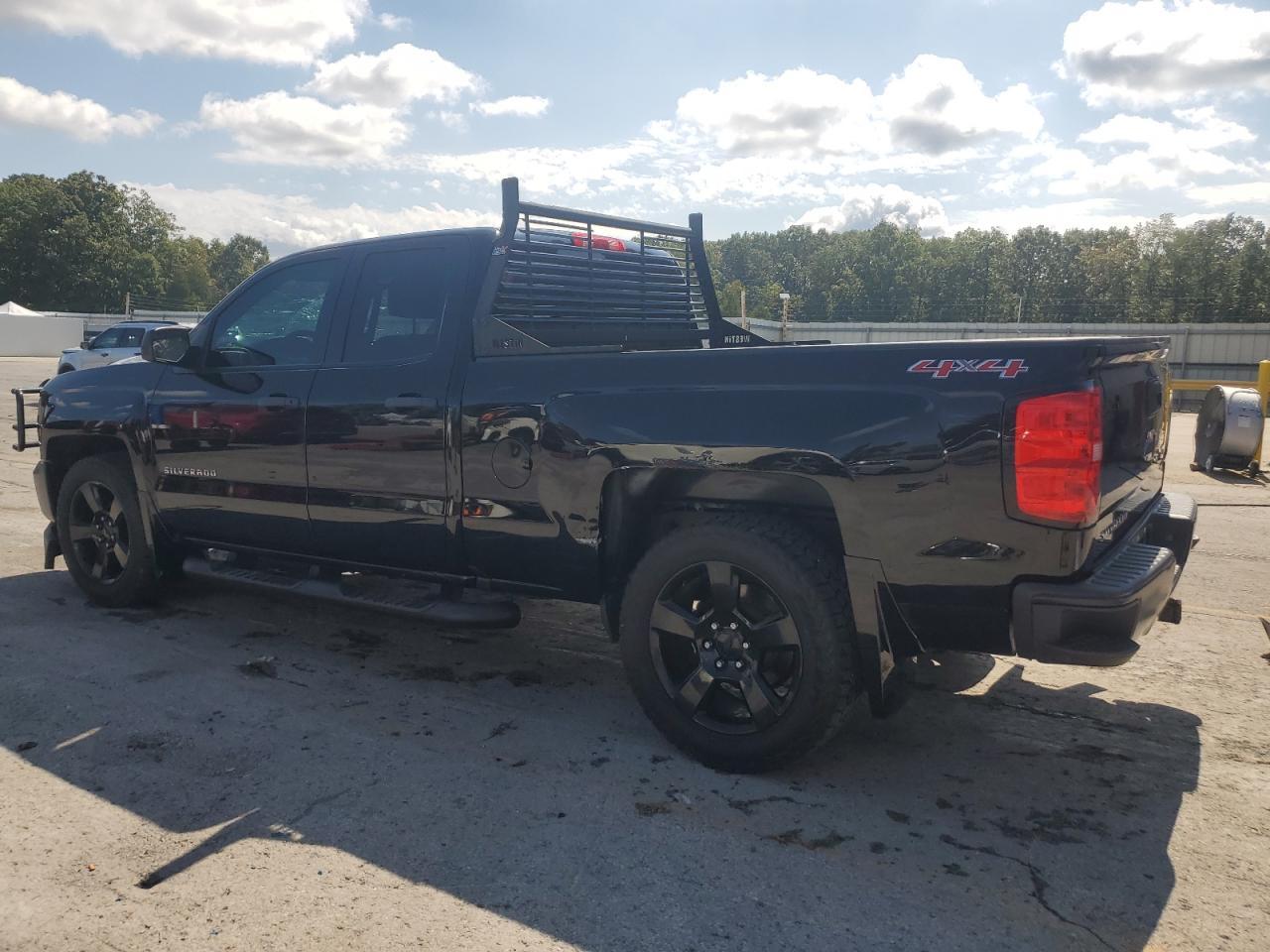 2016 Chevrolet Silverado K1500 - Image 2