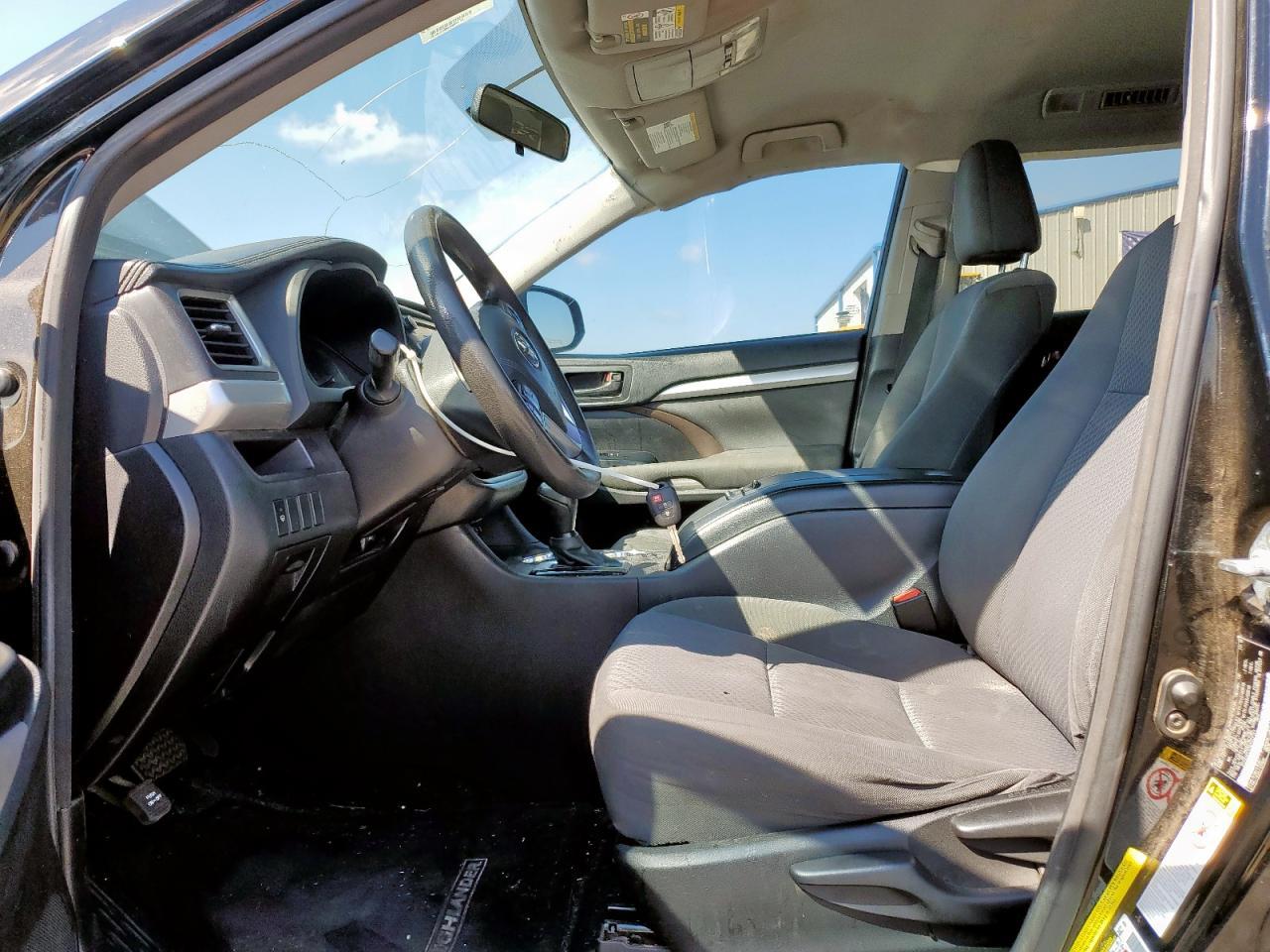 2016 Toyota Highlander Le - Image 7