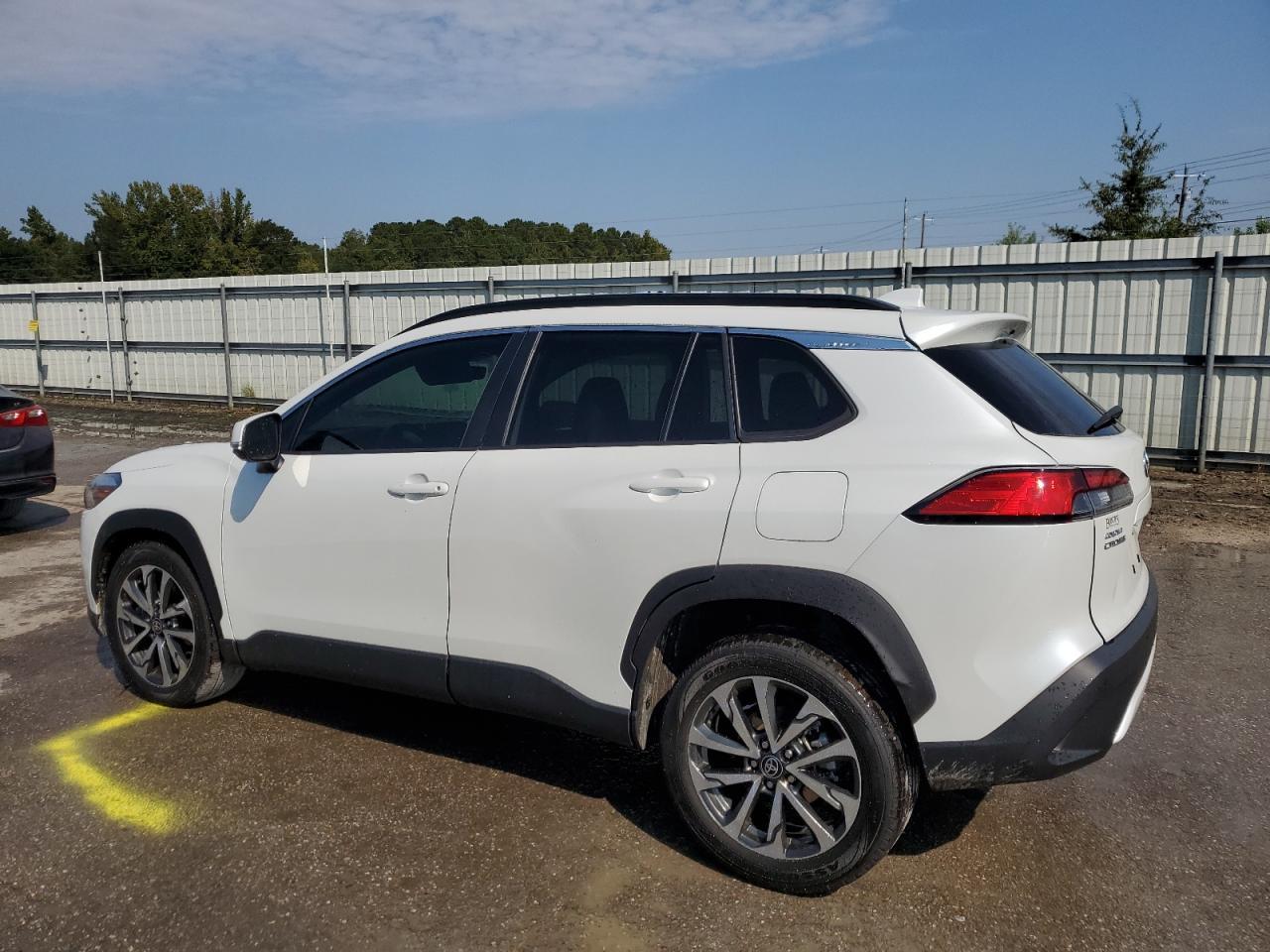 2023 Toyota Corolla Cross Xle - Image 2