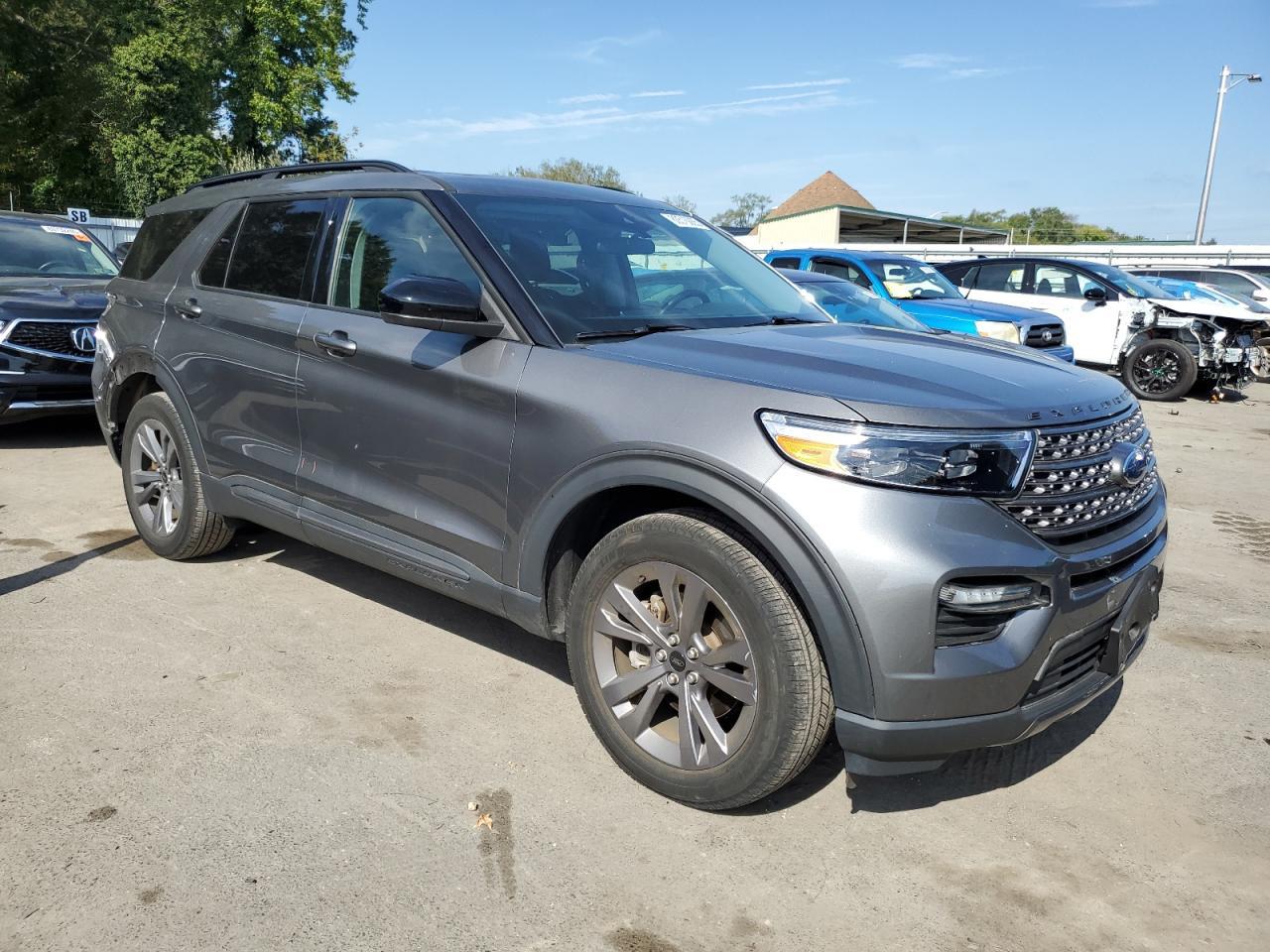 2023 Ford Explorer Xlt - Image 4