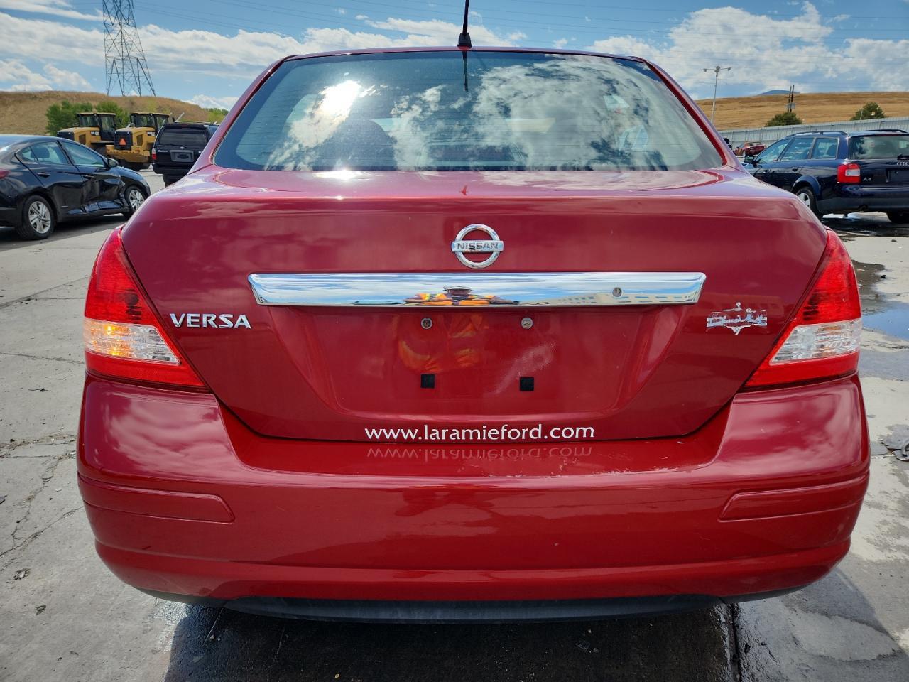 2010 Nissan Versa S - Фото 6