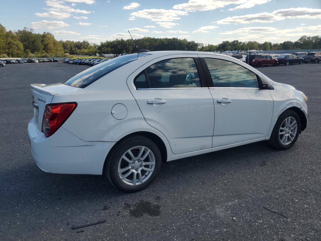2015 Chevrolet Sonic Lt - Image 3