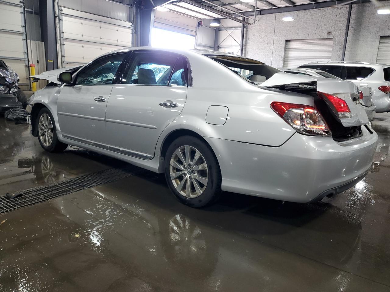2011 Toyota Avalon Base - Фото 2