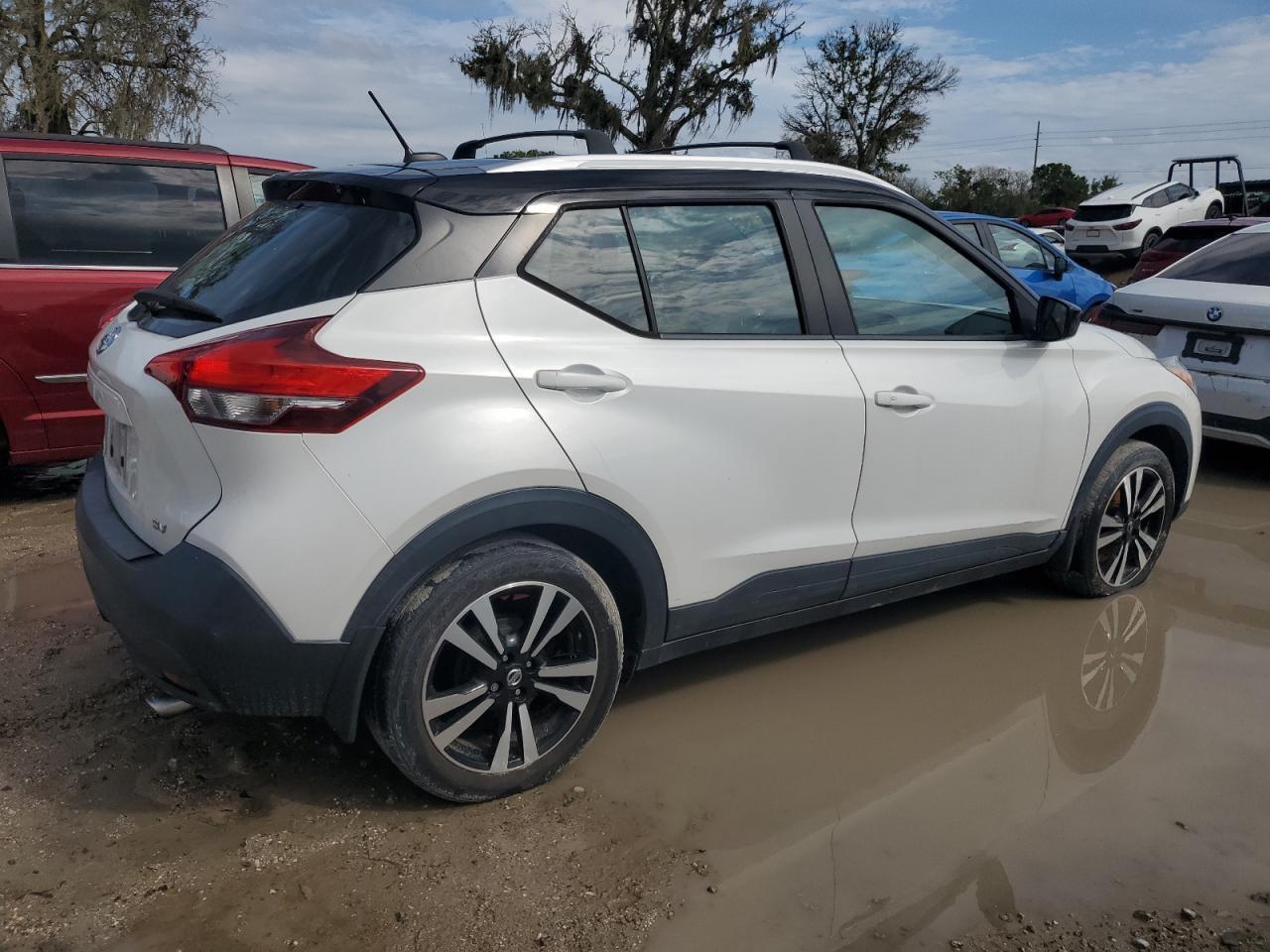 2018 Nissan Kicks S - Image 3
