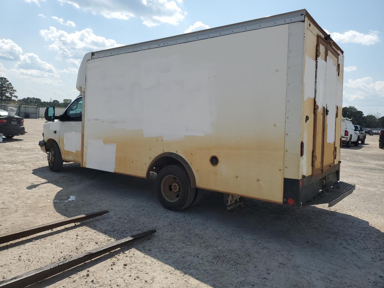 2021 GMC Savana Cutaway G3500 - Фото 2