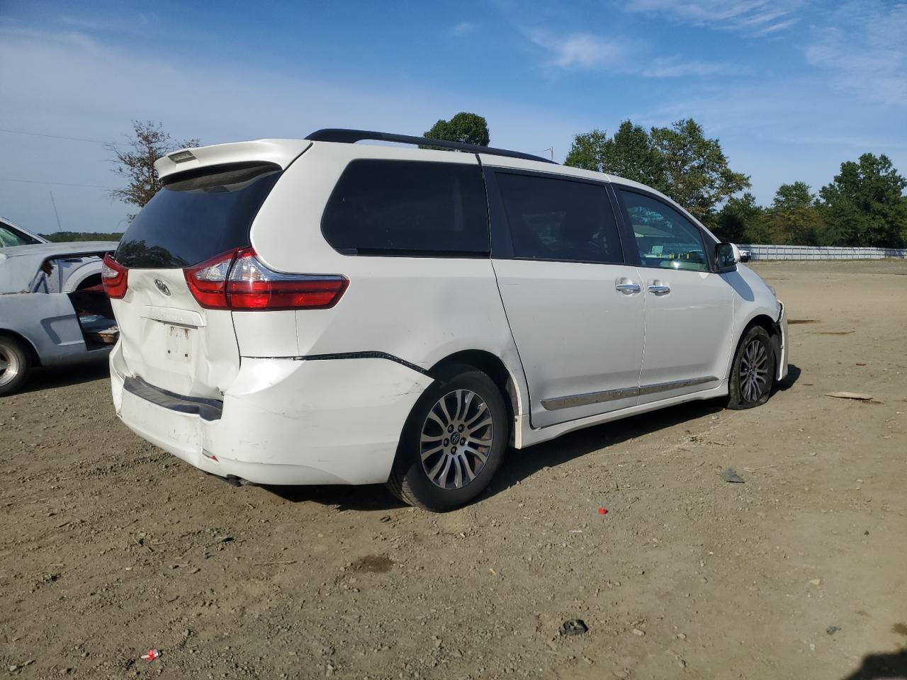 2018 Toyota Sienna Xle - Image 3