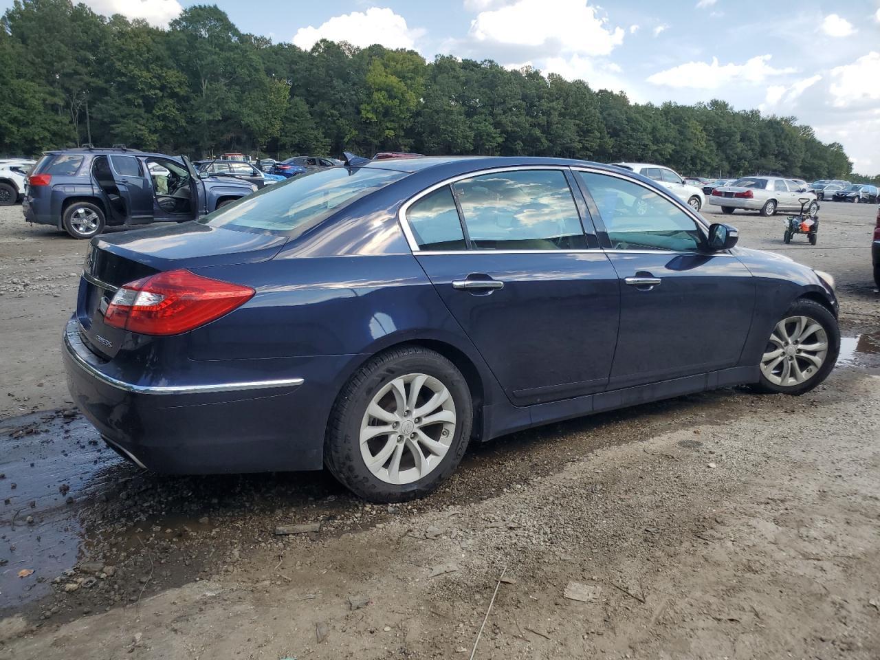 2012 Hyundai Genesis 3.8L - Фото 3