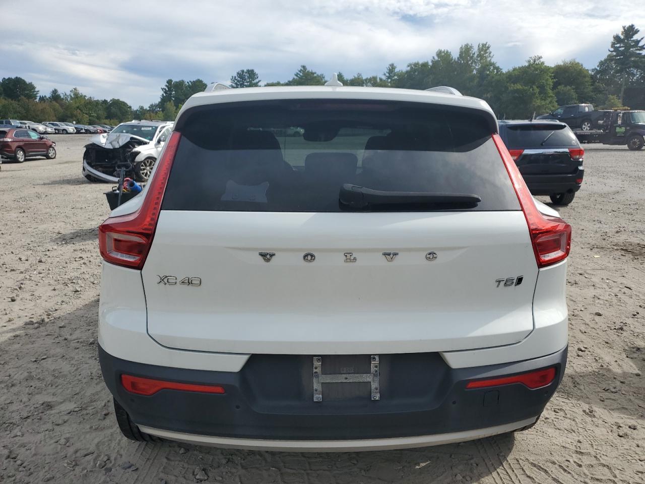 2019 Volvo Xc40 T5 Momentum - Фото 6