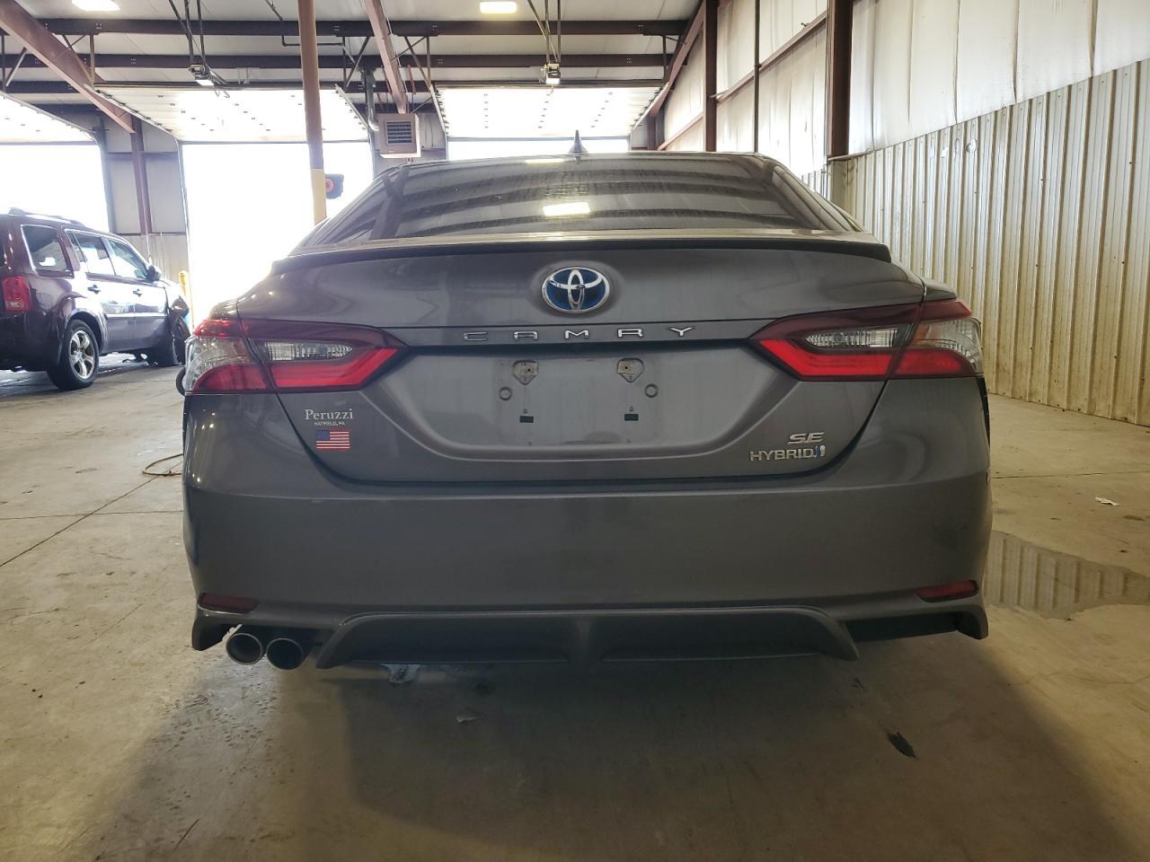 2021 Toyota Camry Hybrid Se - Image 6