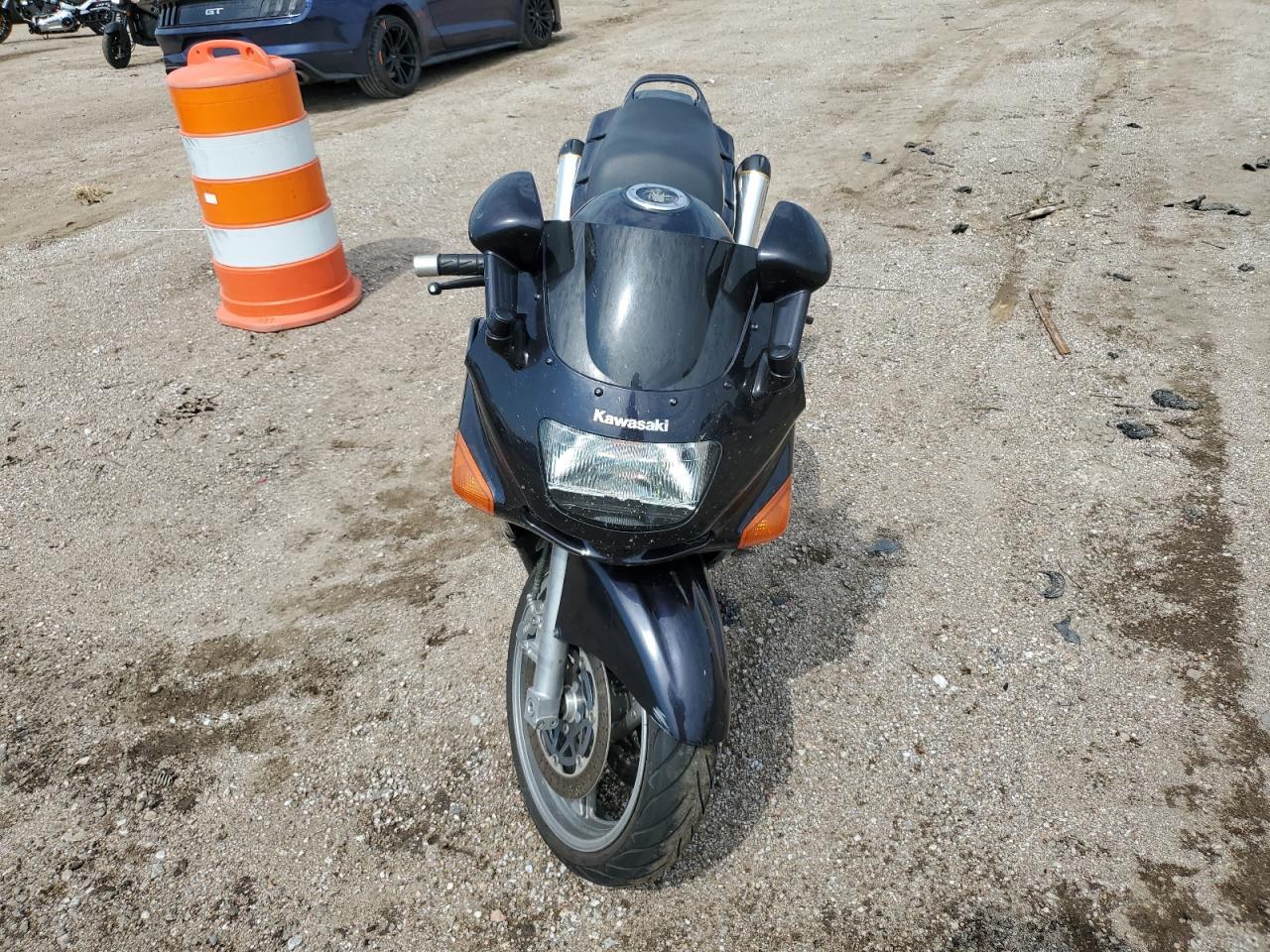 2001 Kawasaki Zx600 E - Image 2
