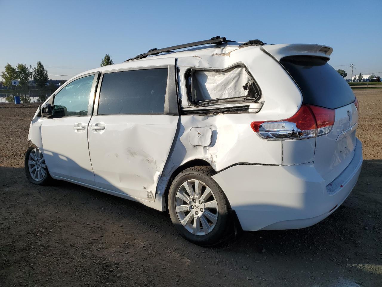 2013 Toyota Sienna Le - Фото 2